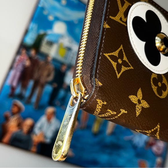 Louis Vuitton: Dog Zippy Monogram LV Leather Clutch Wallet - Picture 3 of 16